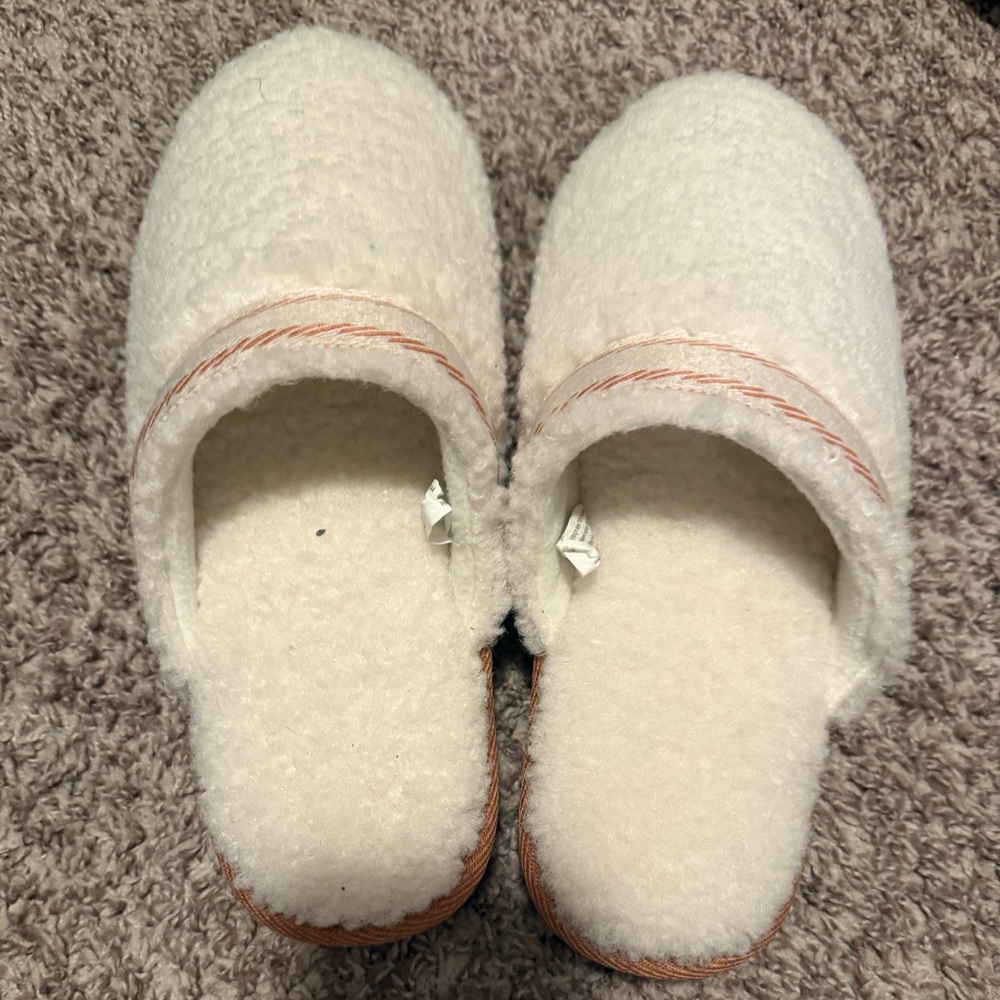 Slippers - Picture 2 of 3
